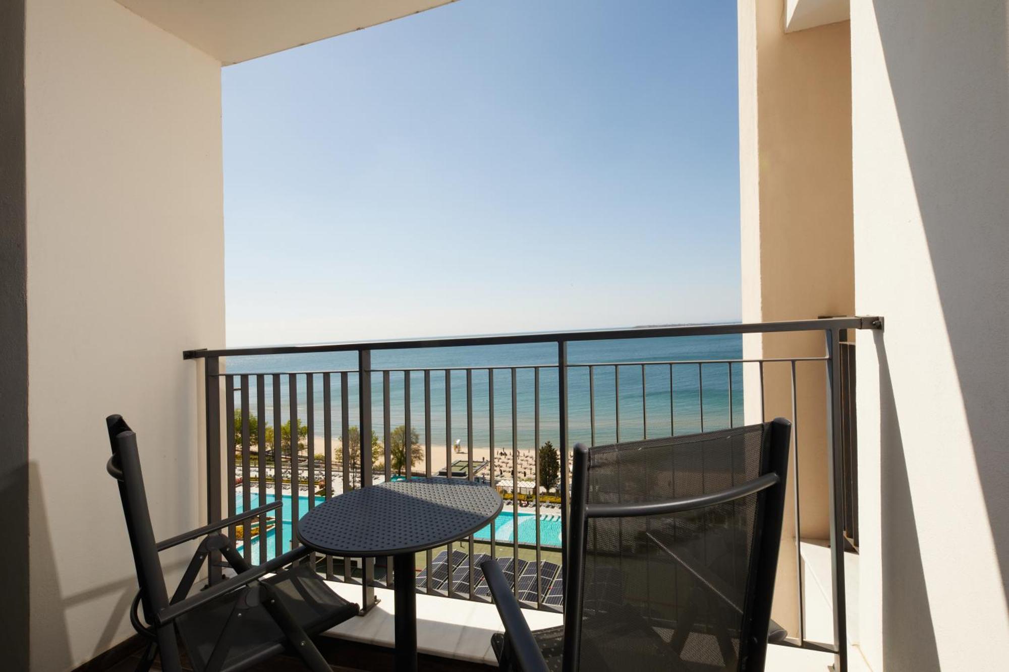 Secrets Sunny Beach Resort & Spa (Adults Only) Bilik gambar A balcony