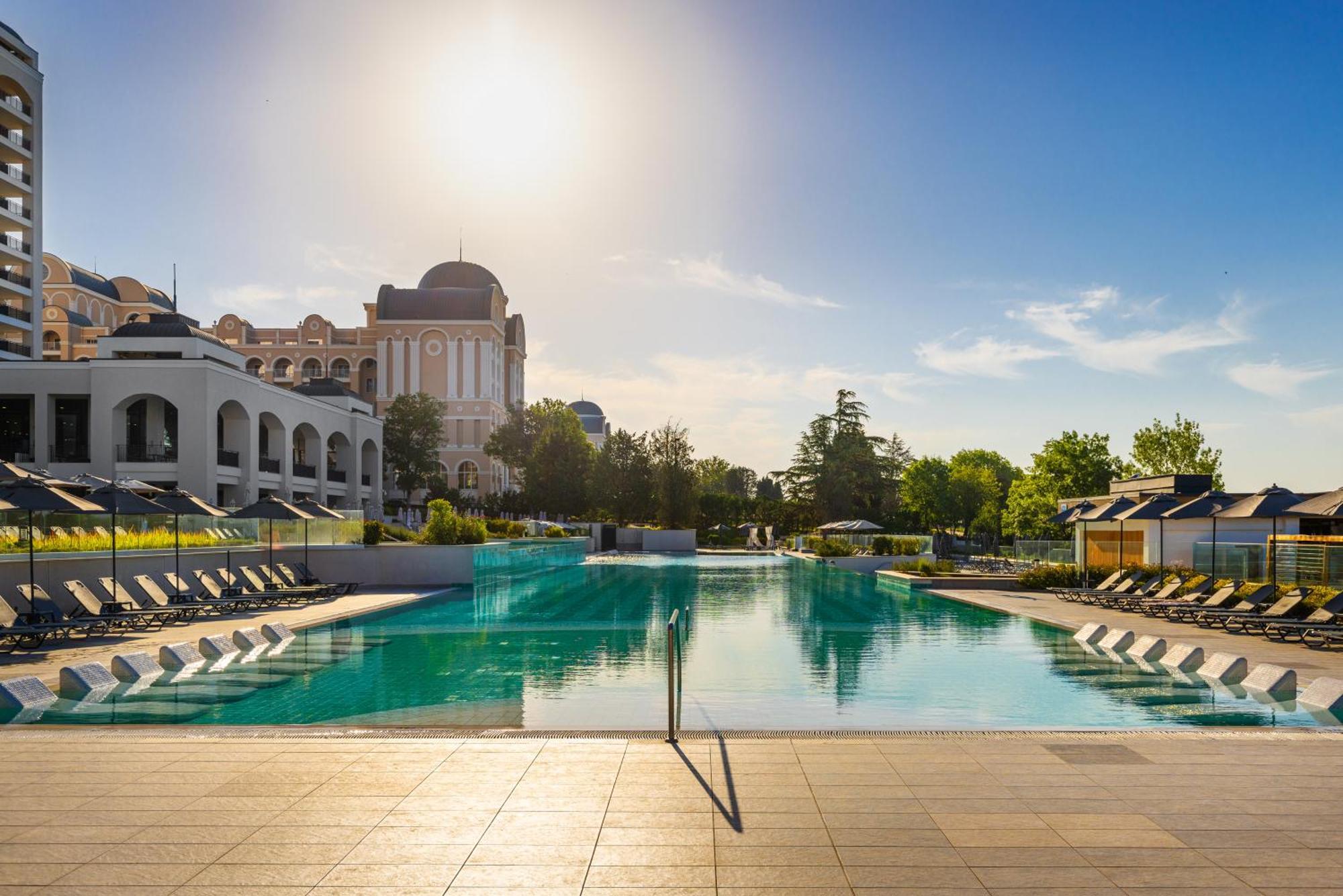 Secrets Sunny Beach Resort & Spa (Adults Only) Luaran gambar The swimming pool at the hotel