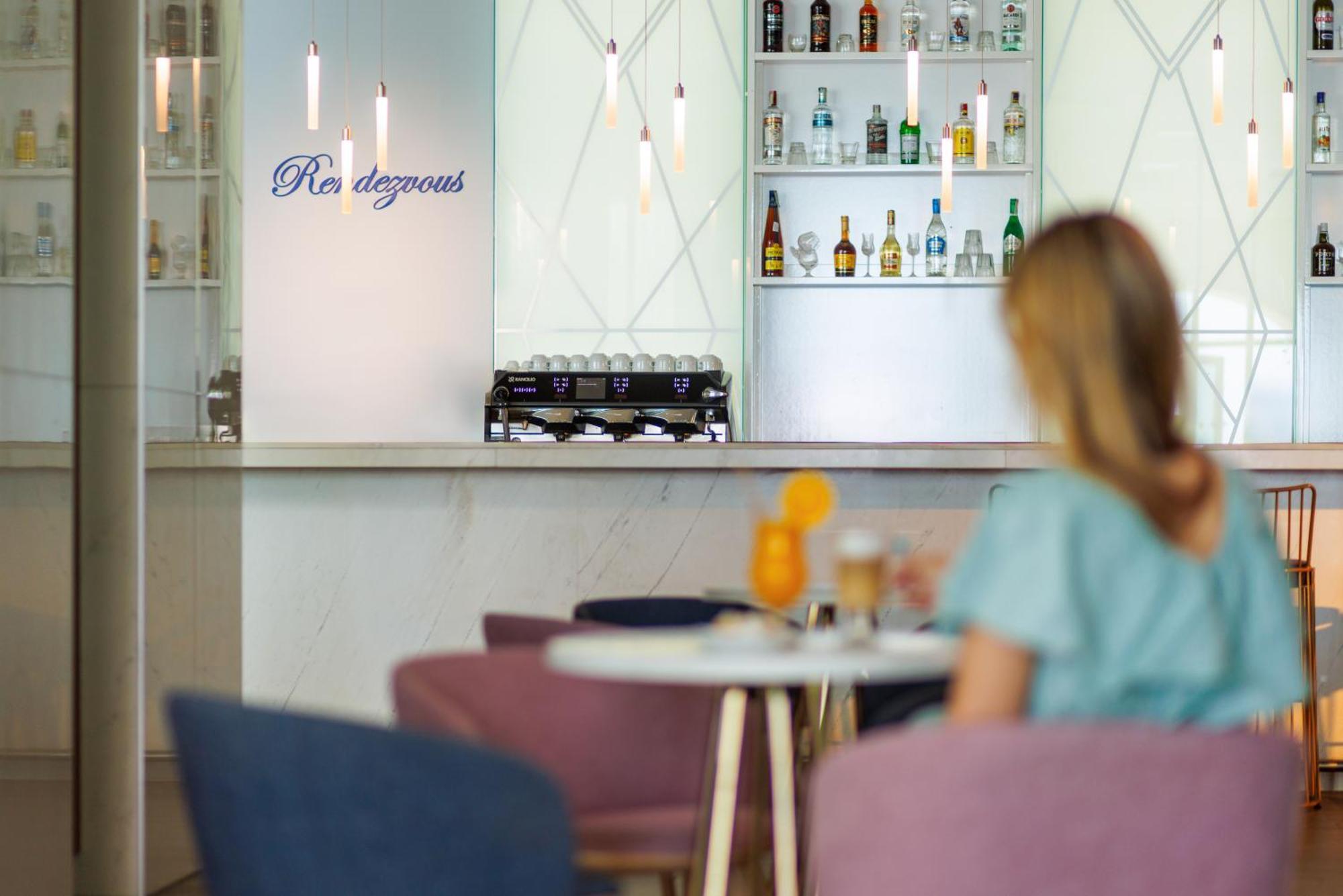 Secrets Sunny Beach Resort & Spa (Adults Only) Luaran gambar The bar at the lounge